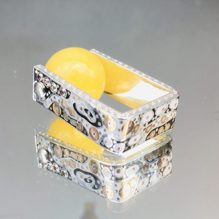 Blazko pierścień DolceVita z bursztynem