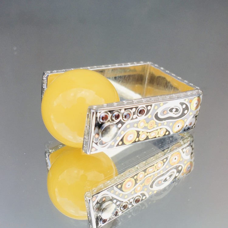 Blazko DolceVita ring with amber