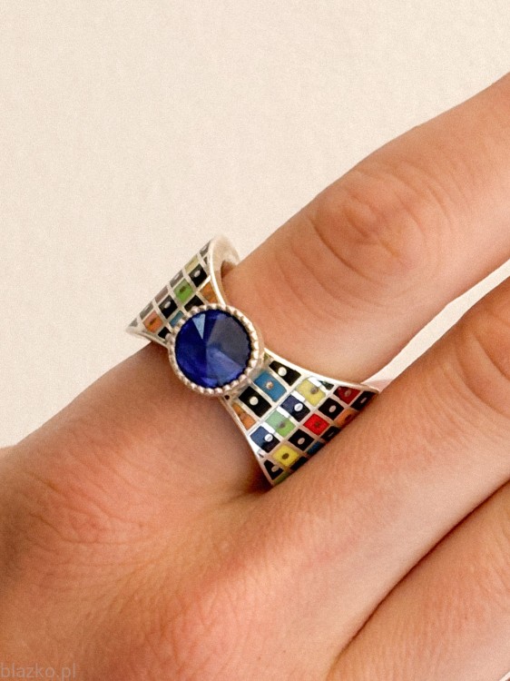 Czarno-kolorowa kokardka w Szachownicę Blazko - wyjątkowy pierścionek