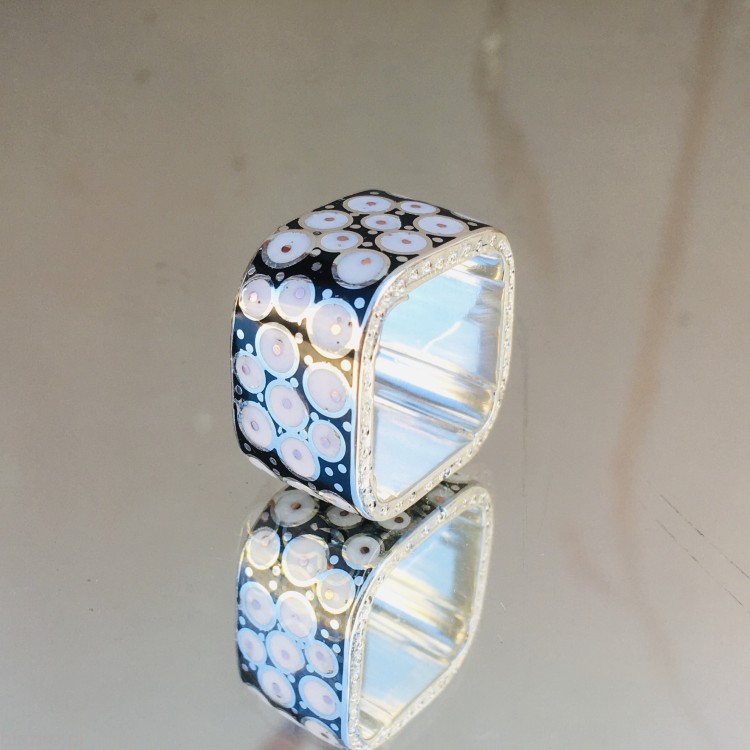 Pierścionek unikatowy - obrączka Pralinek w Grochy Blazko