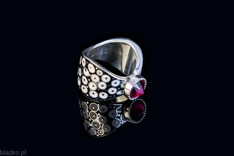 Pierścionek Kokardka z kolekcji 'Grochy' Blazko